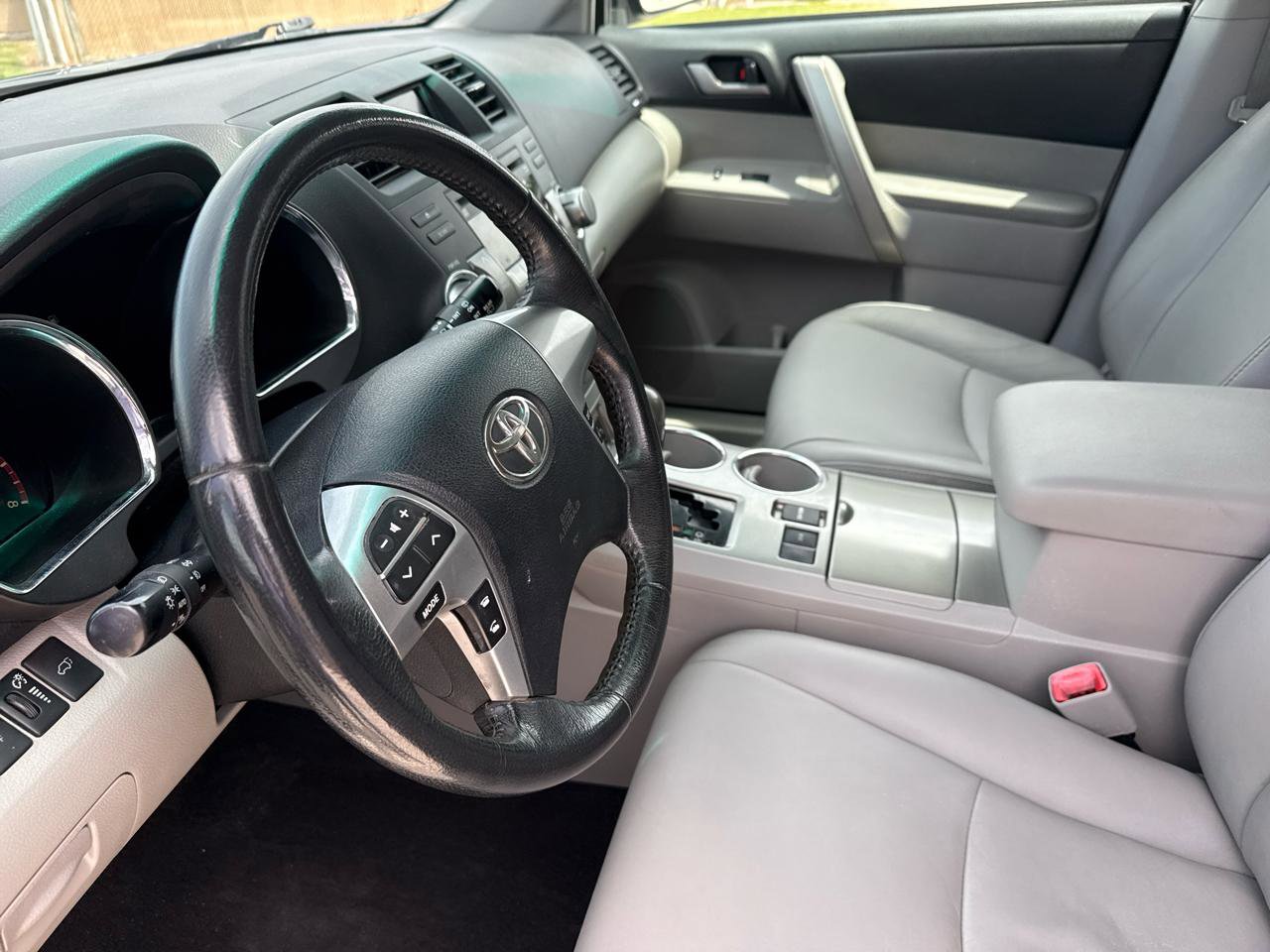 Used 2012 Toyota Highlander SE FWD image 34