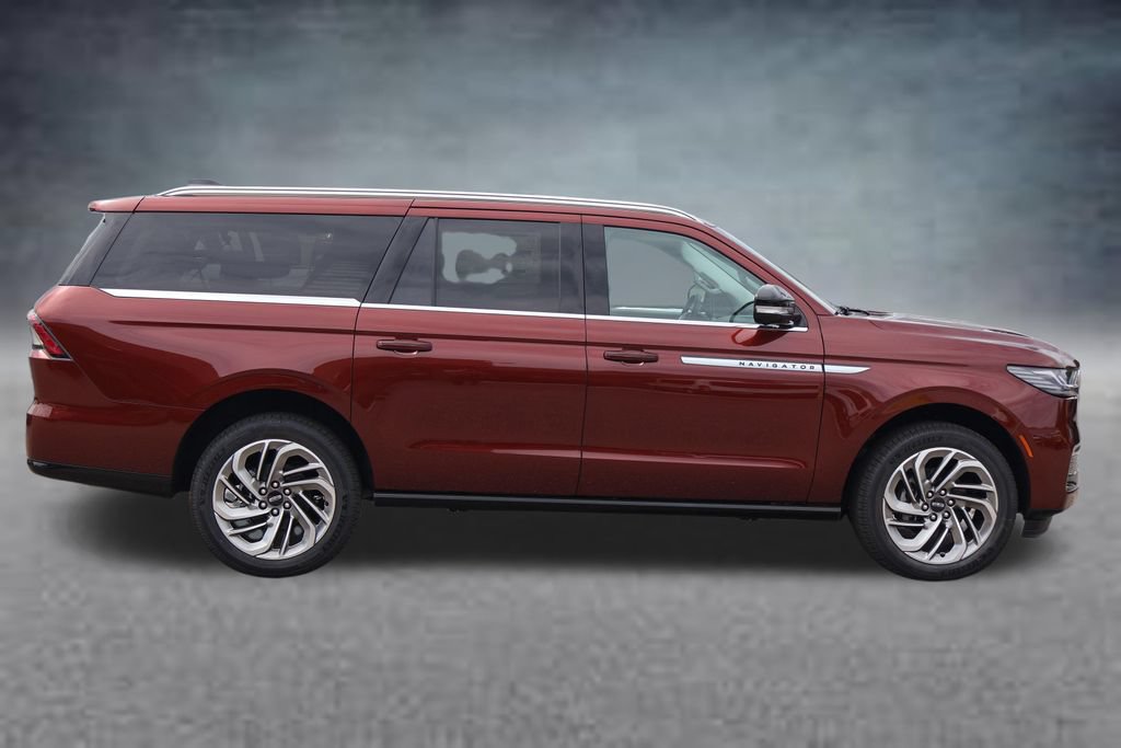 New 2027 Lincoln Navigator L Reserve AWD/4WD image 2