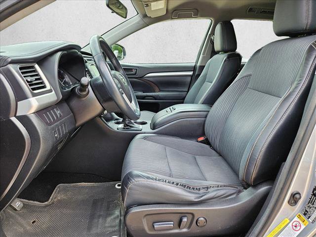 Used 2015 Toyota Highlander Plus FWD image 15