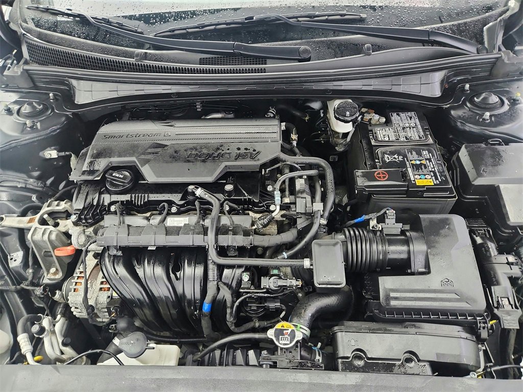 Used 2021 Hyundai Elantra SE image 33