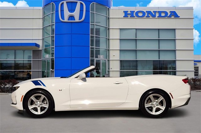 Used 2020 Chevrolet Camaro LT image 3