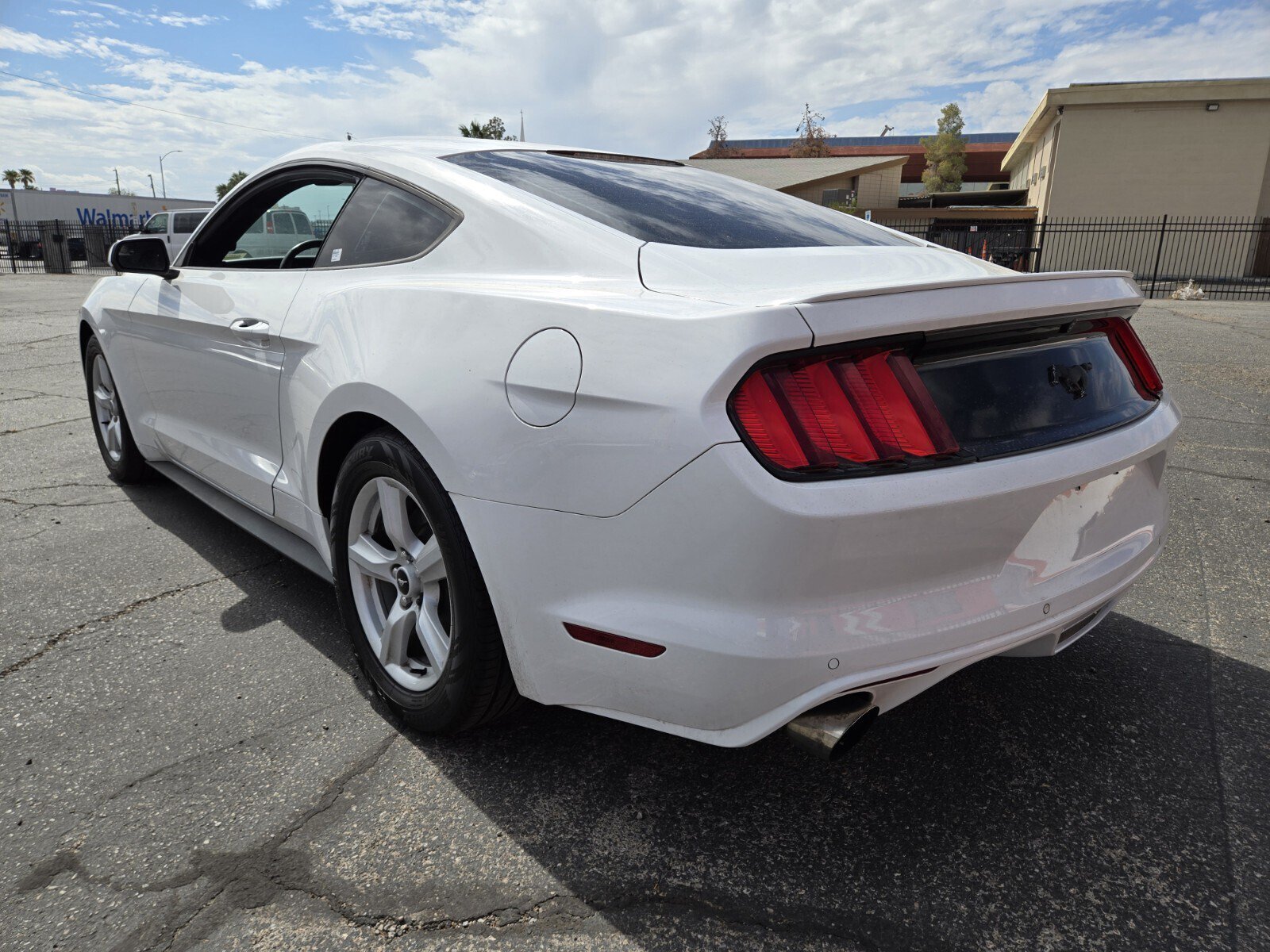 Used 2015 Ford Mustang Coupe RWD image 3