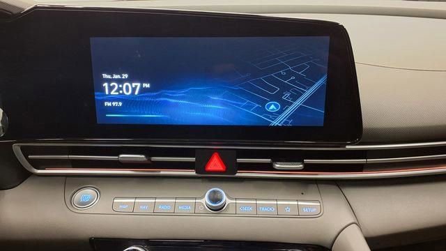 Used 2025 Hyundai Elantra SEL image 28