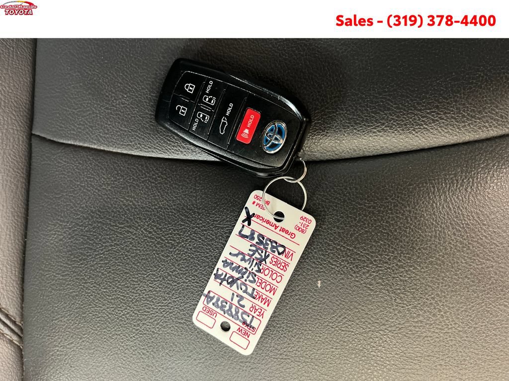 Certified 2021 Toyota Sienna XSE w/ XSE Plus Package AWD/4WD image 22