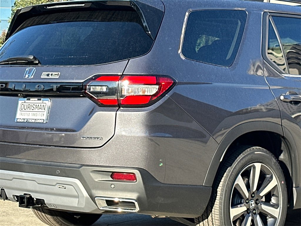 New 2025 Honda Pilot Touring image 6