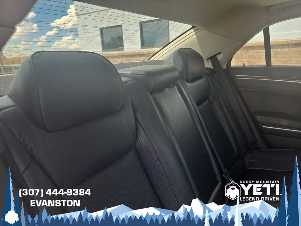 Used 2017 Chrysler 300 C AWD/4WD image 12