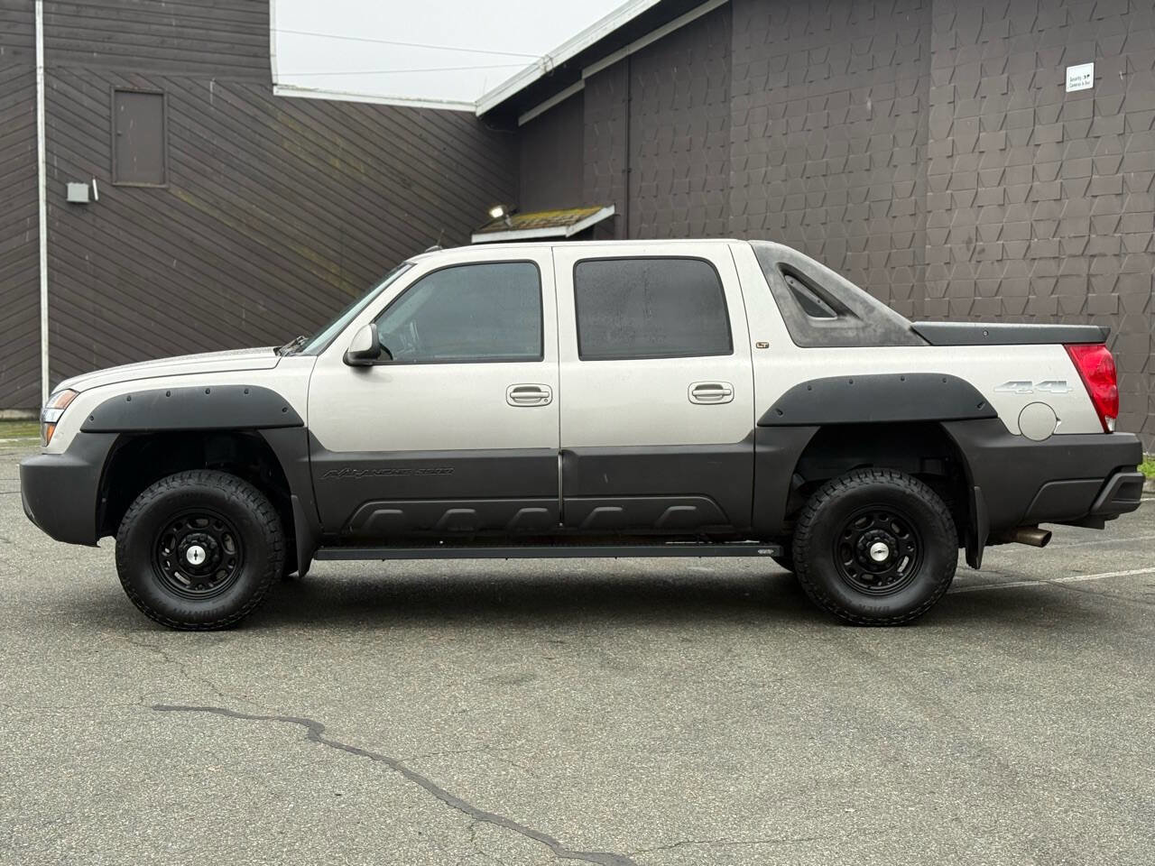 Used 2005 Chevrolet Avalanche 2500 w/ Preferred Equipment Group image 4