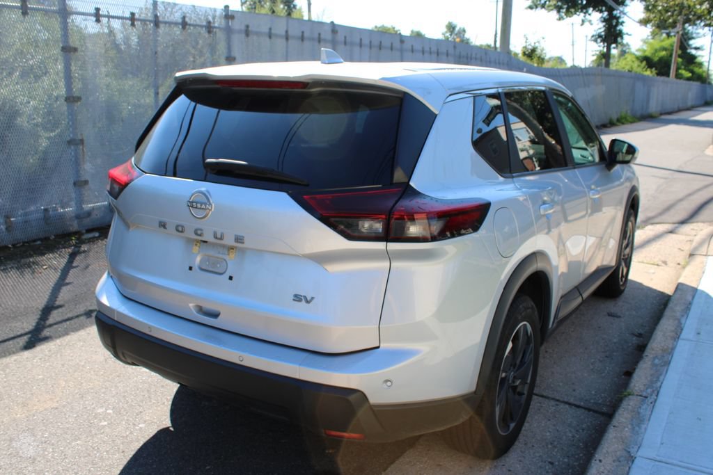 Used 2024 Nissan Rogue SV FWD image 5