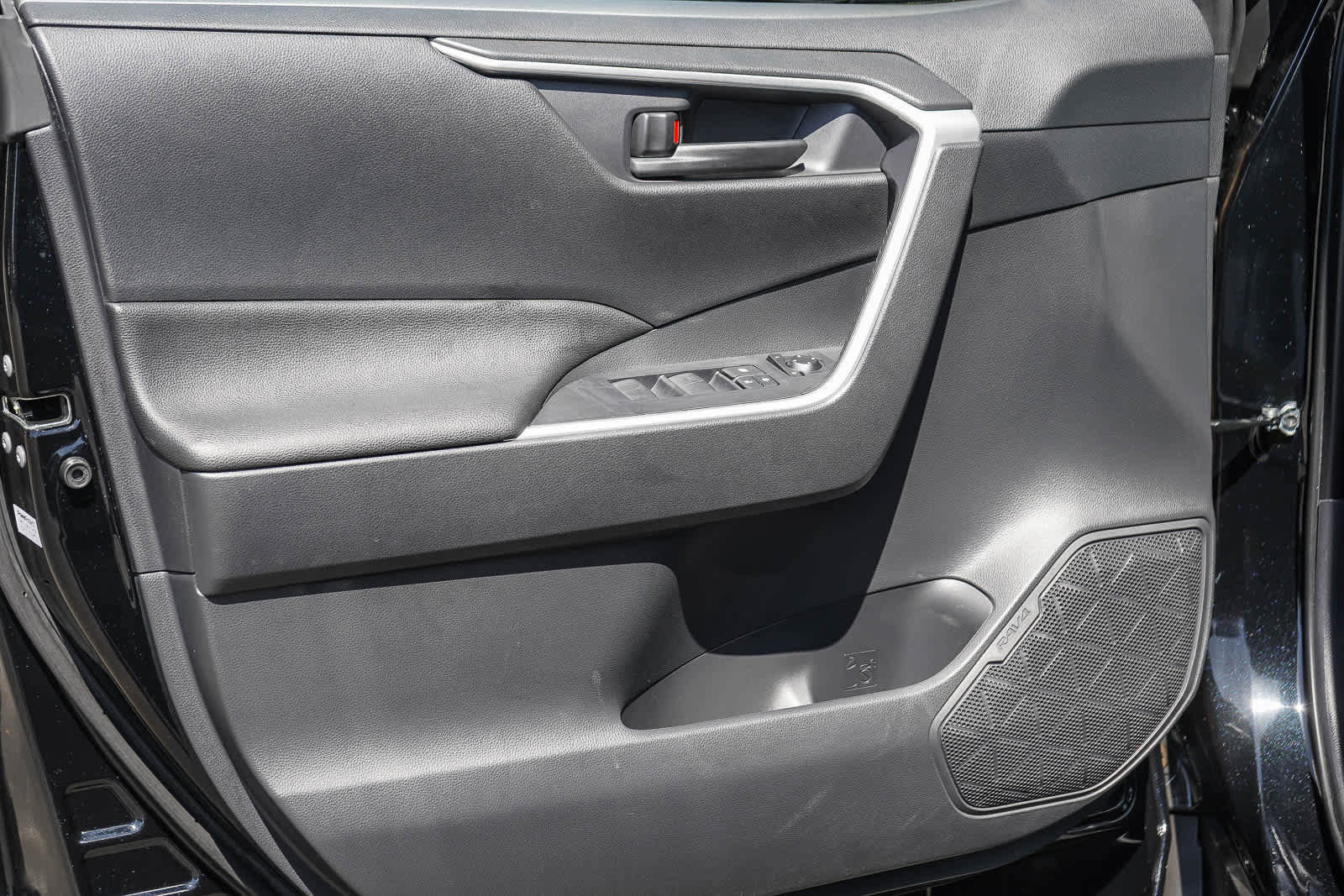 Used 2025 Toyota RAV4 LE AWD/4WD image 20