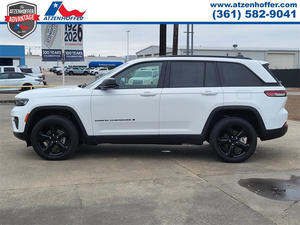 Used 2023 Jeep Grand Cherokee Altitude image 4