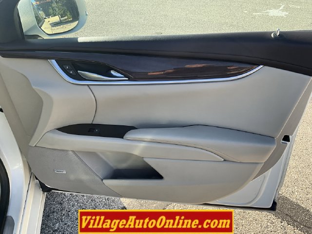 Used 2013 Cadillac XTS Premium AWD/4WD image 32