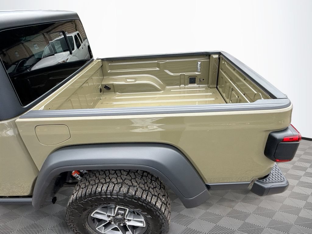 Used 2025 Jeep Gladiator Mojave w/ Safety Group AWD/4WD image 30