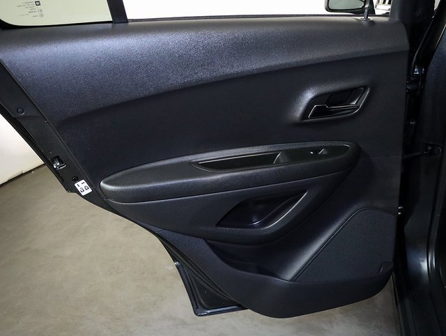 Used 2020 Chevrolet Trax LT w/ LT Convenience Package image 26