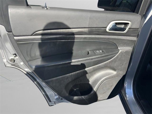 Used 2021 Jeep Grand Cherokee Laredo AWD/4WD image 21