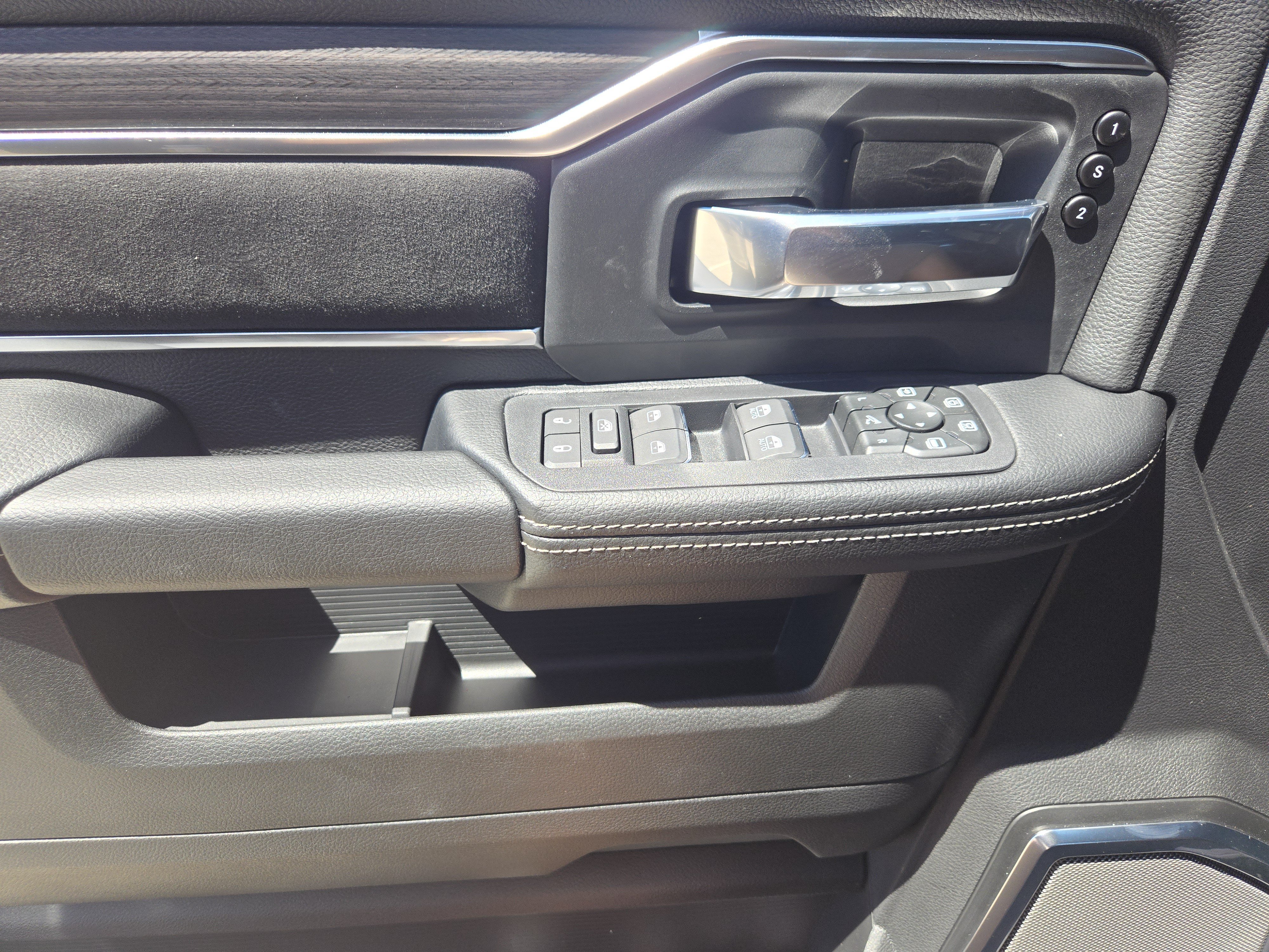 New 2026 RAM 3500 Laramie AWD/4WD image 19