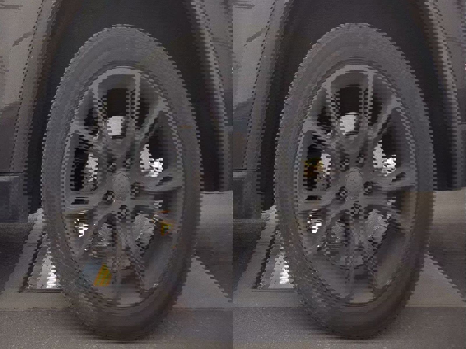 Used 2011 Jeep Grand Cherokee Overland Summit image 14