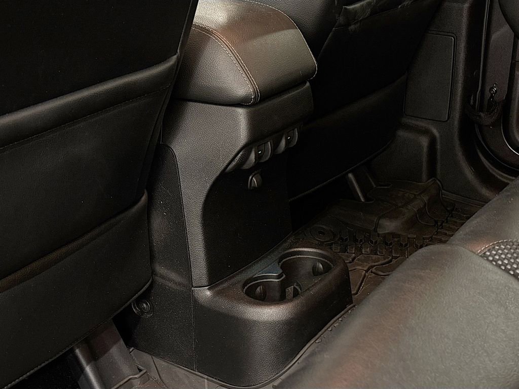 Used 2016 Jeep Wrangler Unlimited Sahara image 17