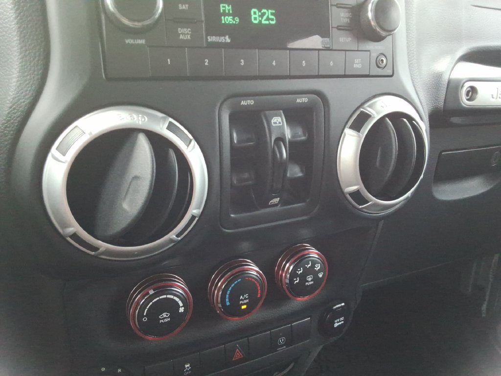 Used 2014 Jeep Wrangler Unlimited Sahara w/ Max Tow Package AWD/4WD image 34