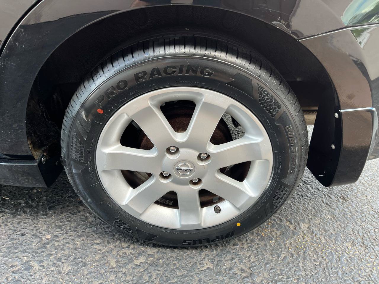 Used 2012 Nissan Sentra 2.0 SR w/ Moonroof Pkg FWD image 16