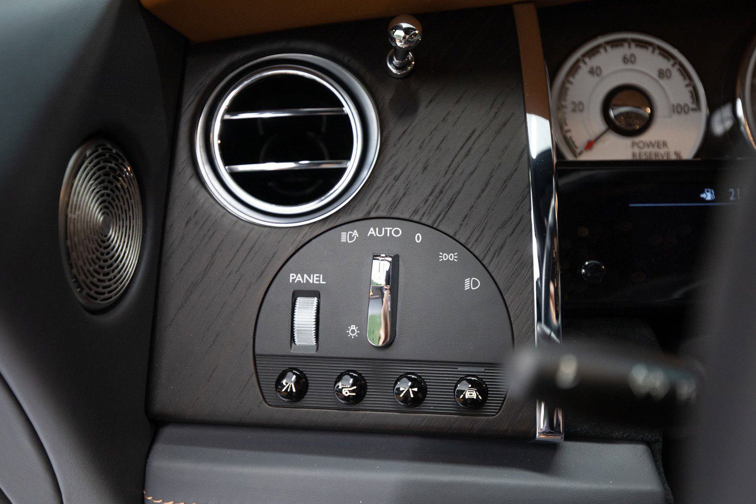 Used 2018 Rolls-Royce Wraith RWD image 18