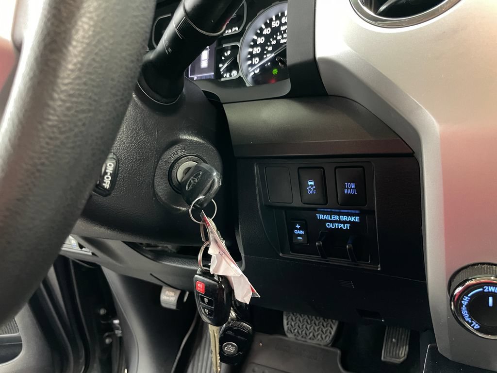 Used 2019 Toyota Tundra SR5 w/ SR5 Upgrade Package AWD/4WD image 27