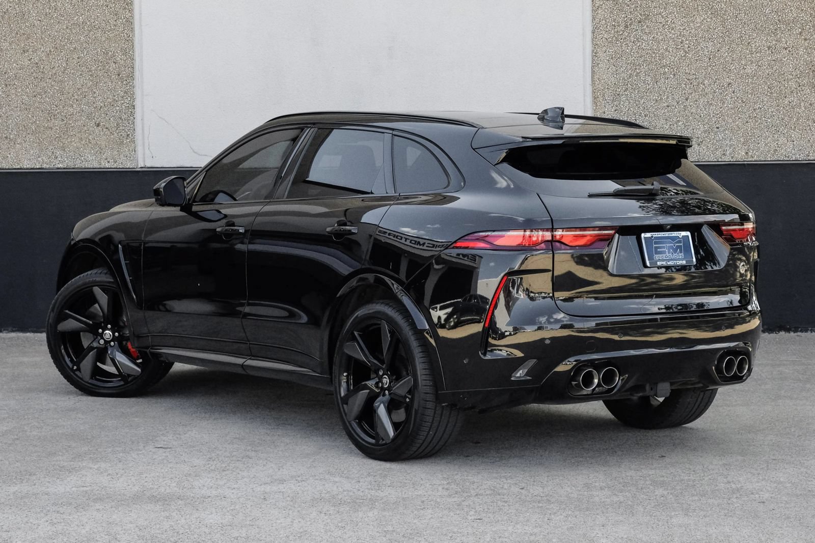 Used 2025 Jaguar F-PACE SVR AWD/4WD image 14