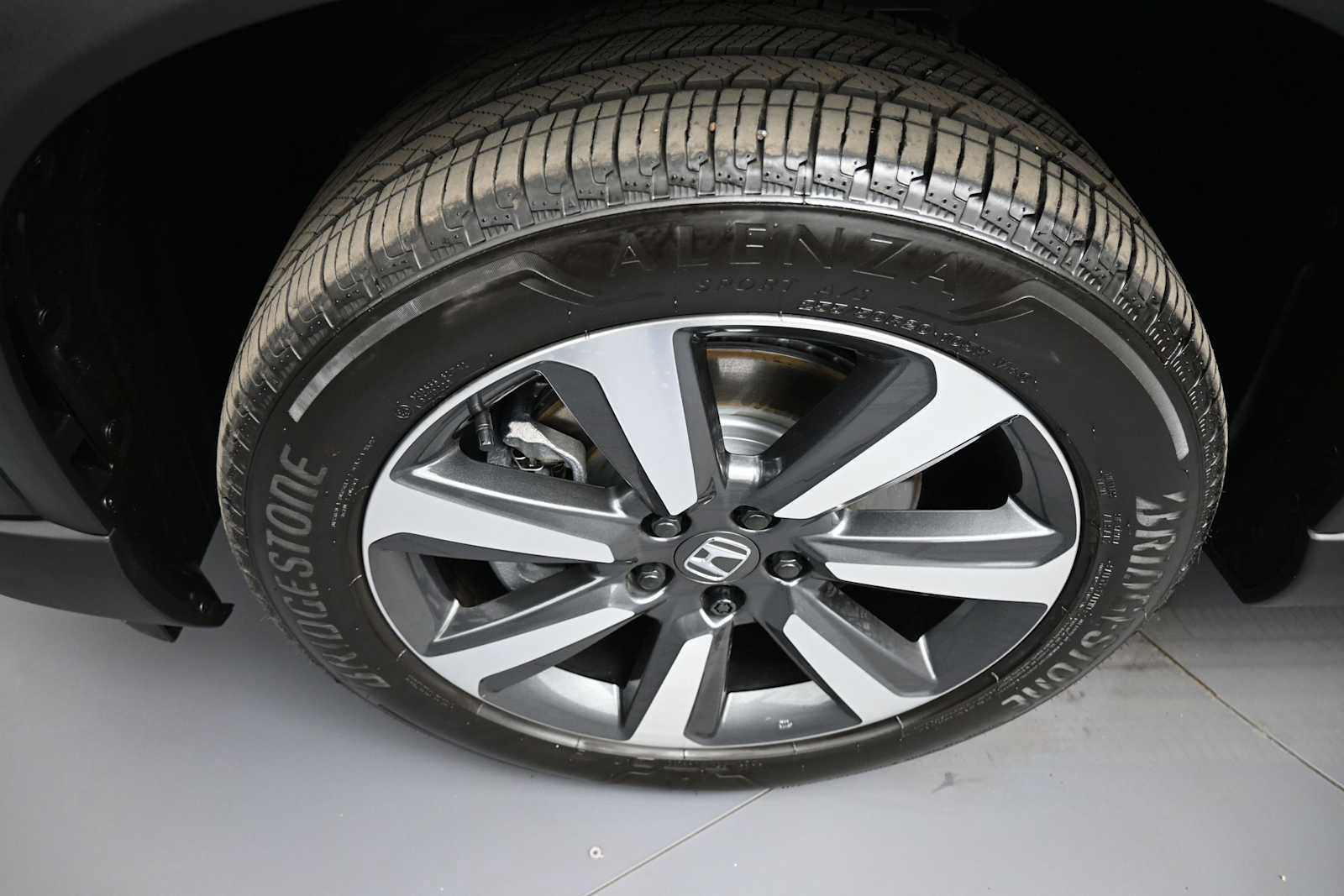 Certified 2025 Honda Pilot Touring image 14