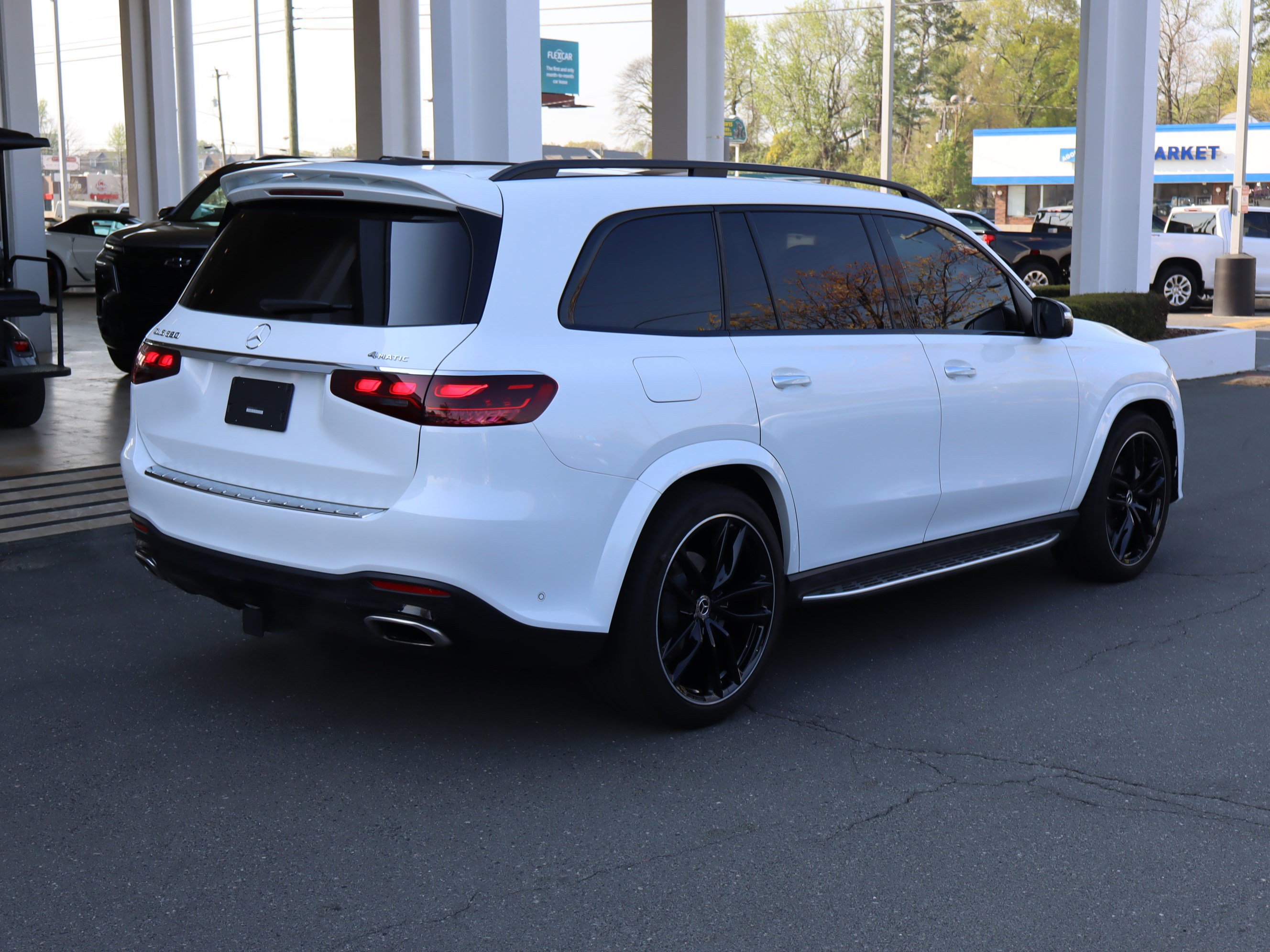 Used 2024 Mercedes-Benz GLS 580 4MATIC image 10