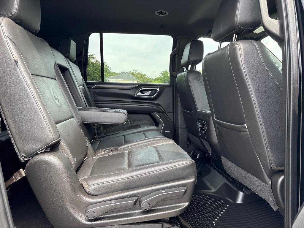 Used 2021 Chevrolet Suburban LT AWD/4WD image 16