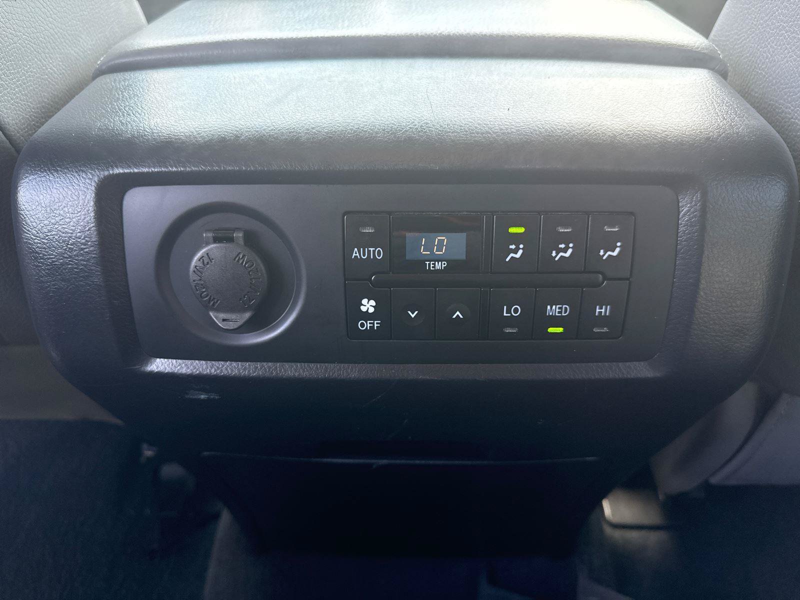 Used 2019 Toyota Sequoia Limited w/ Safety & Convenience Package AWD/4WD image 27