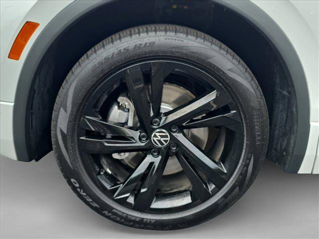 Used 2024 Volkswagen Tiguan SE R-Line FWD image 27