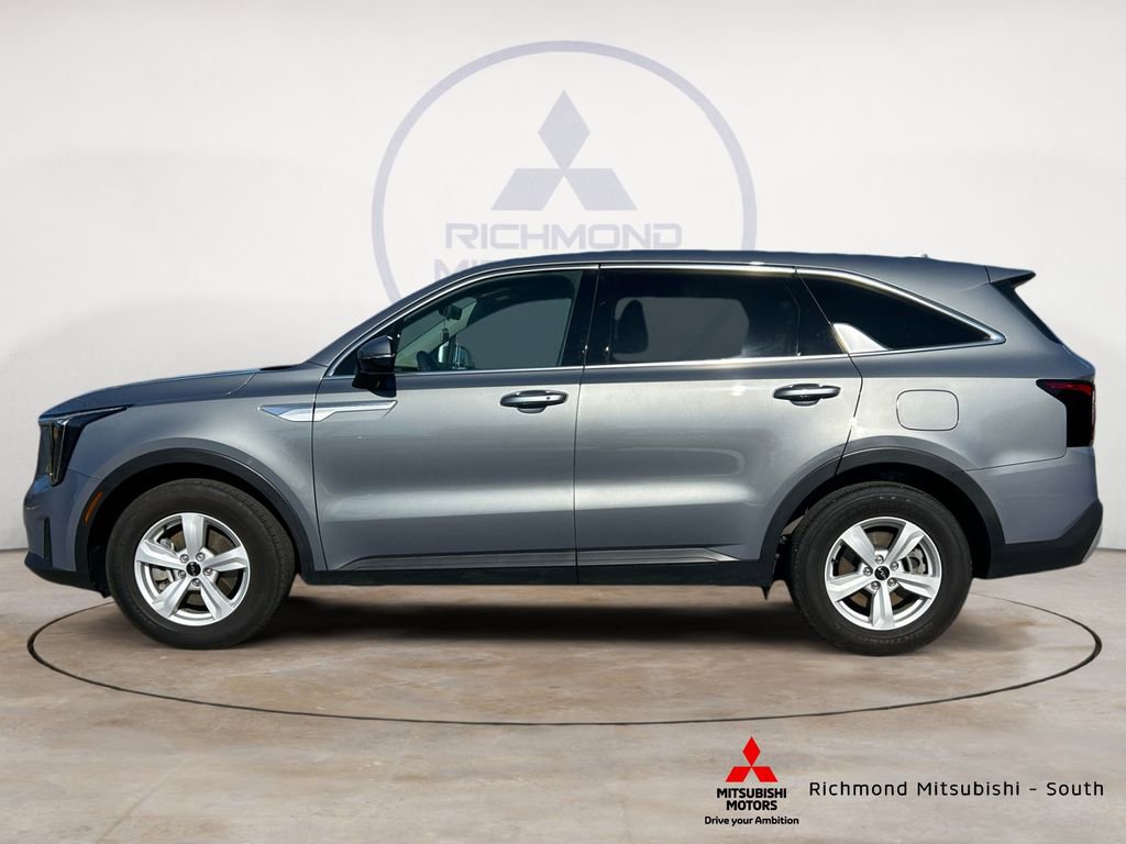 Used 2025 Kia Sorento LX image 6