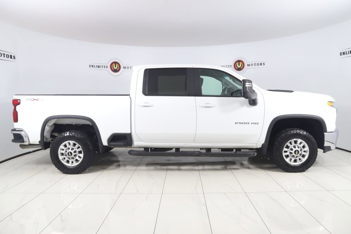 Used 2020 Chevrolet Silverado 2500 LT AWD/4WD image 2