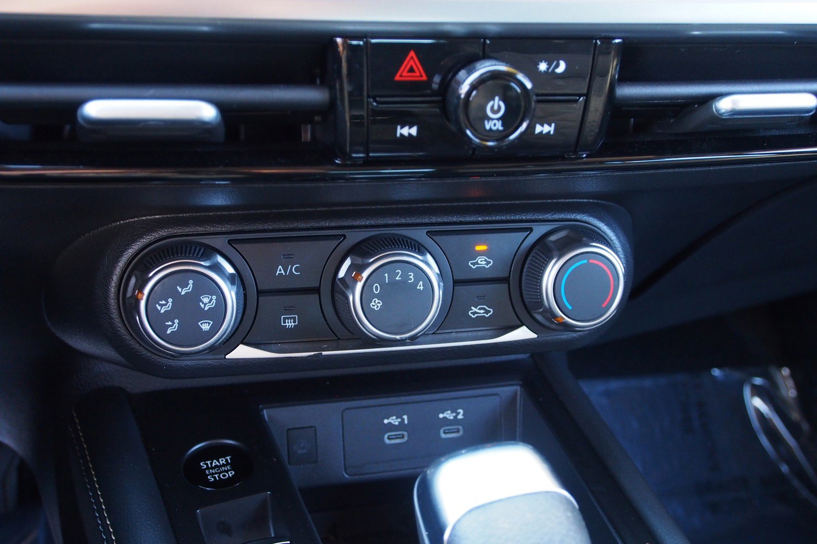 Used 2025 Nissan Kicks SV image 24