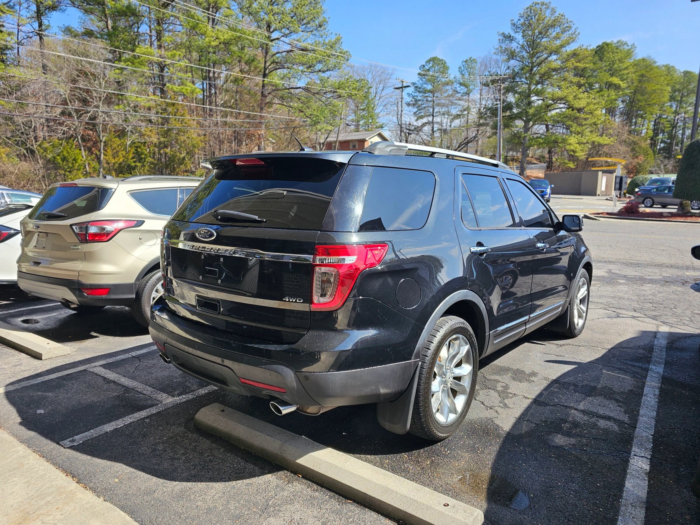 Used 2014 Ford Explorer XLT w/ Equipment Group 202A image 8