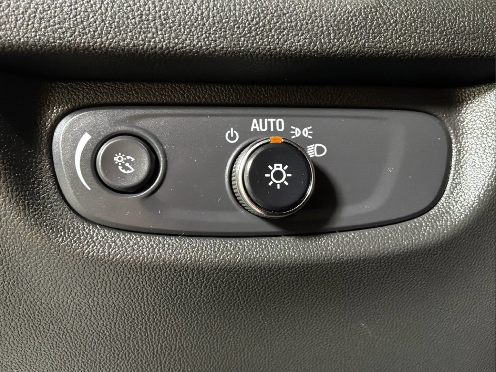 Used 2019 Buick Regal Preferred w/ Driver Confidence Package I FWD image 27