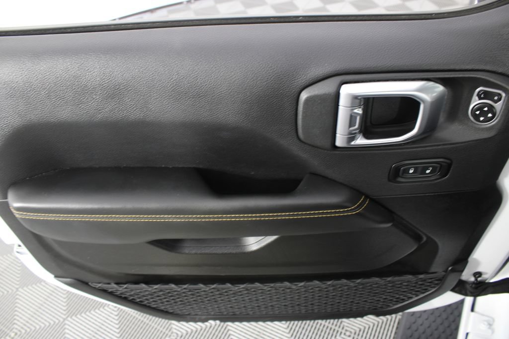 Used 2025 Jeep Wrangler Unlimited Sahara AWD/4WD image 13