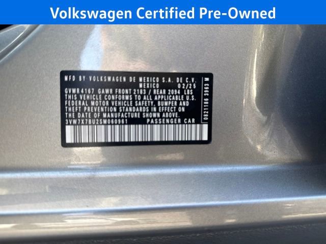 Certified 2025 Volkswagen Jetta SE w/ Sunroof Package image 34