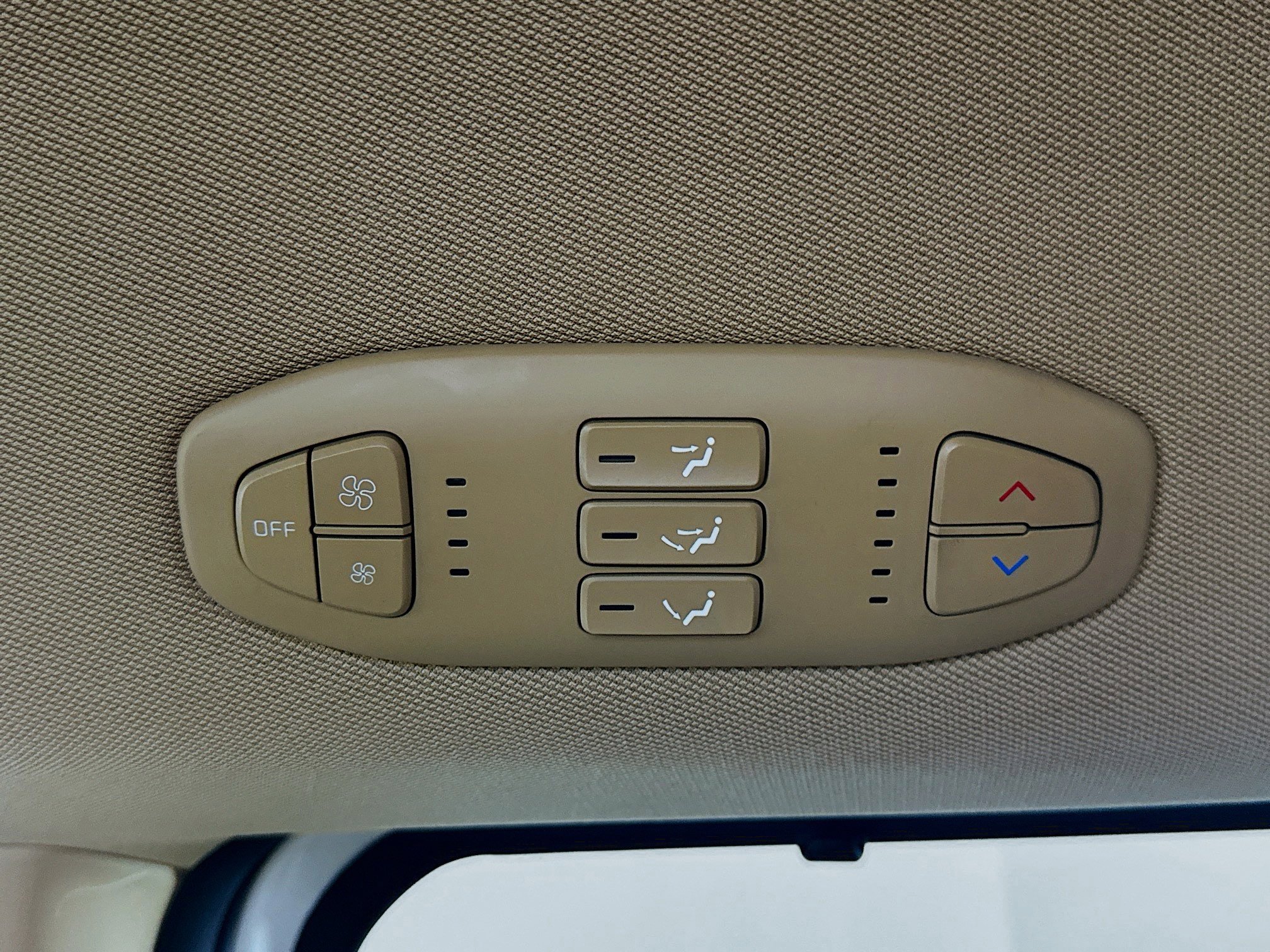 Used 2016 Kia Sedona LX w/ LX Convenience Package image 25