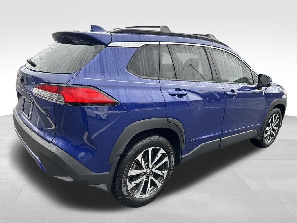 Used 2023 Toyota Corolla Cross XLE w/ Convenience Package image 5