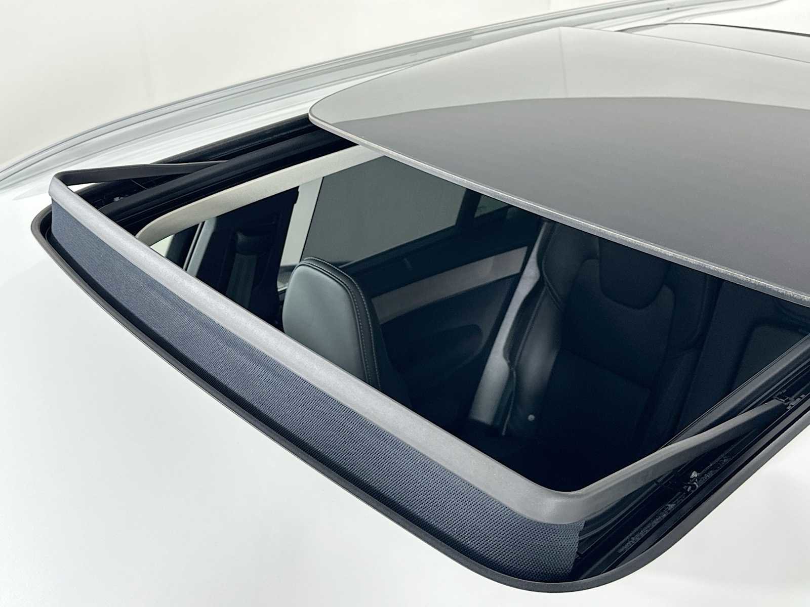 New 2025 Volvo XC90 T8 Plus w/ Protection Package Premier image 19