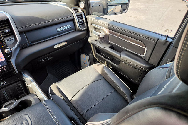 Used 2025 RAM 2500 Laramie AWD/4WD image 18