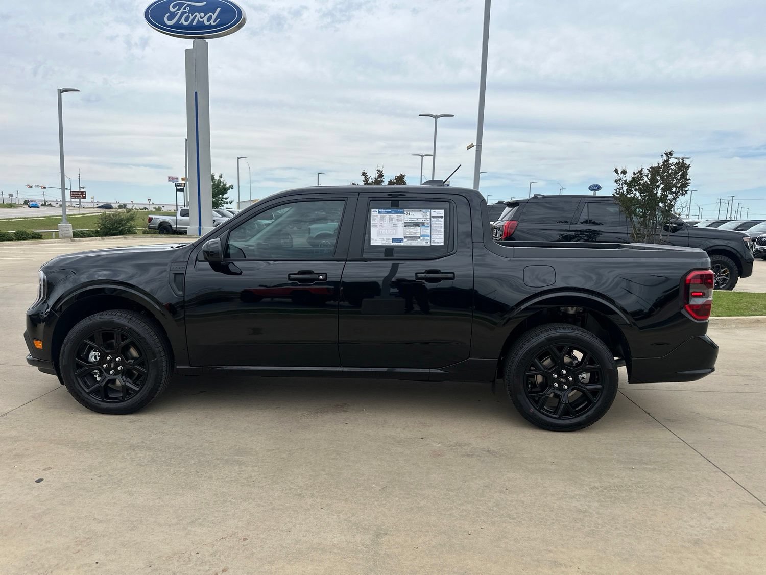New 2026 Ford Maverick Lobo AWD/4WD image 2