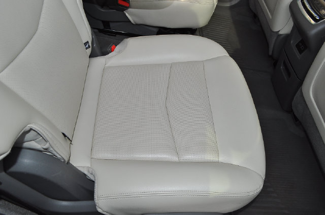 Used 2025 Cadillac XT6 Premium Luxury w/ LPO, Floor Liner Package AWD/4WD image 27