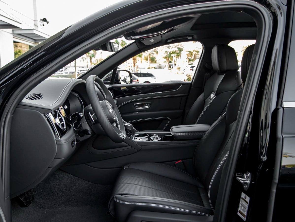 Used 2024 Bentley Bentayga Extended Wheelbase AWD/4WD image 2