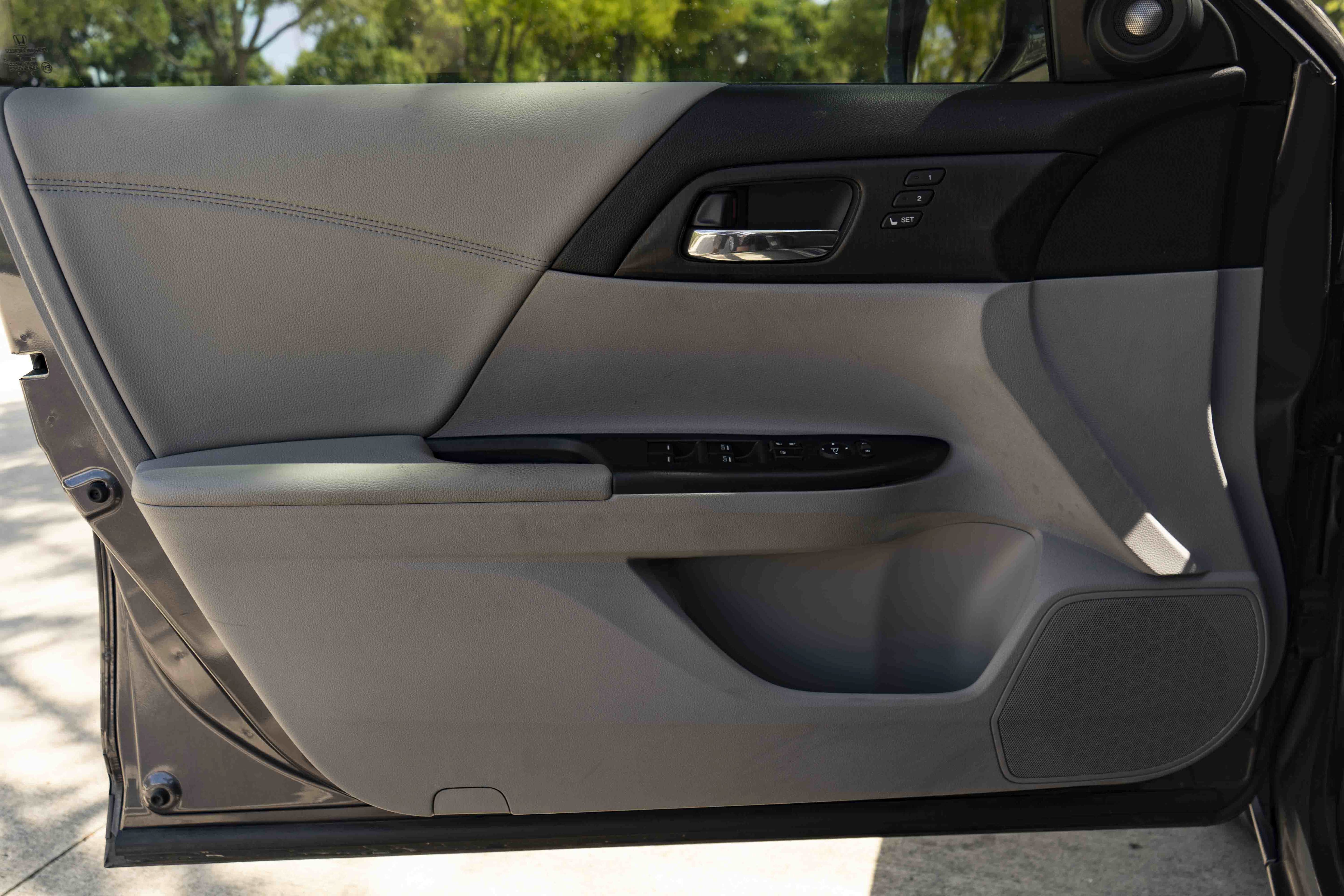 Used 2015 Honda Accord EX-L image 36