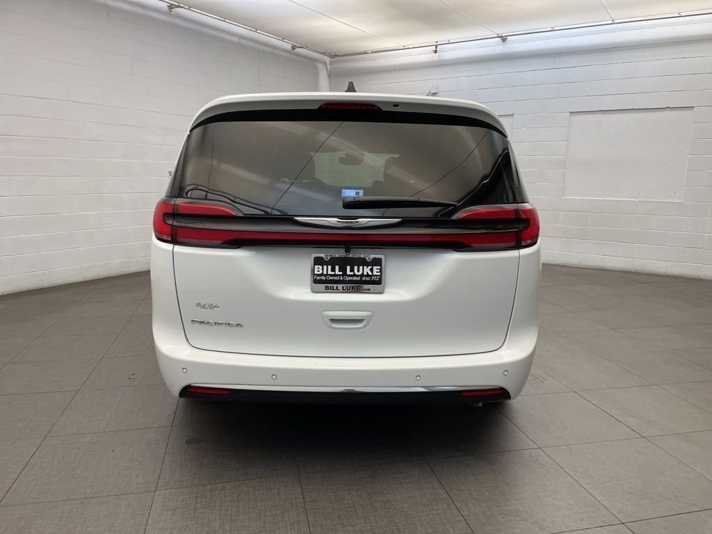 New 2026 Chrysler Pacifica Select FWD image 4