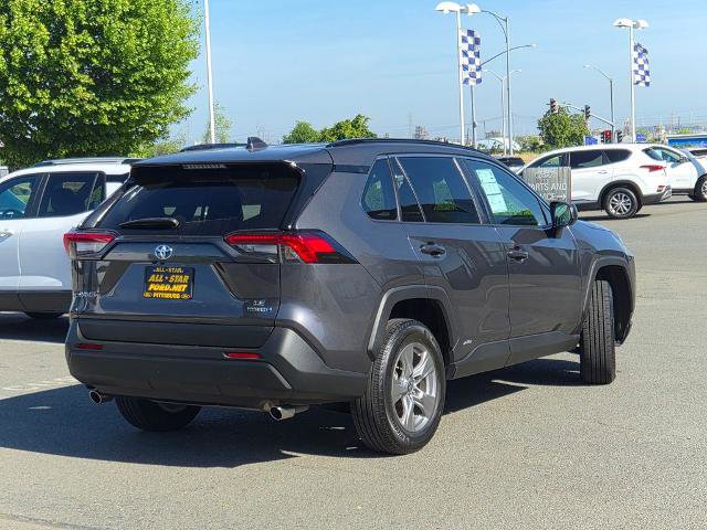 Used 2022 Toyota RAV4 LE AWD/4WD image 4