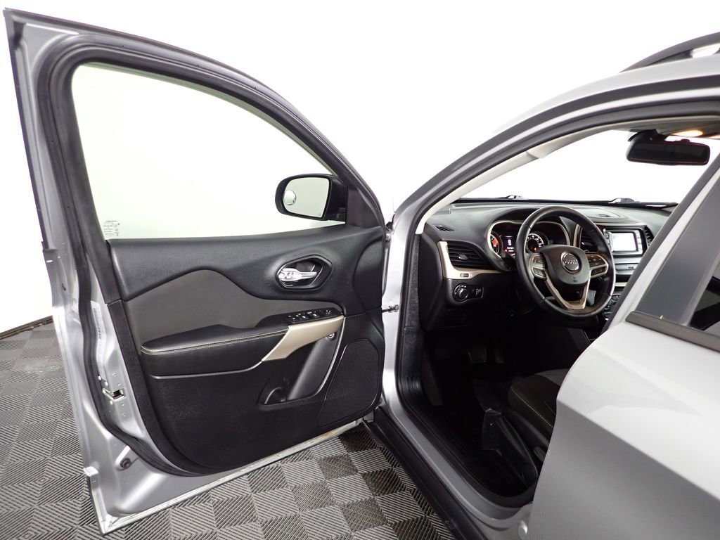 Used 2017 Jeep Cherokee Sport w/ Cold Weather Group image 22