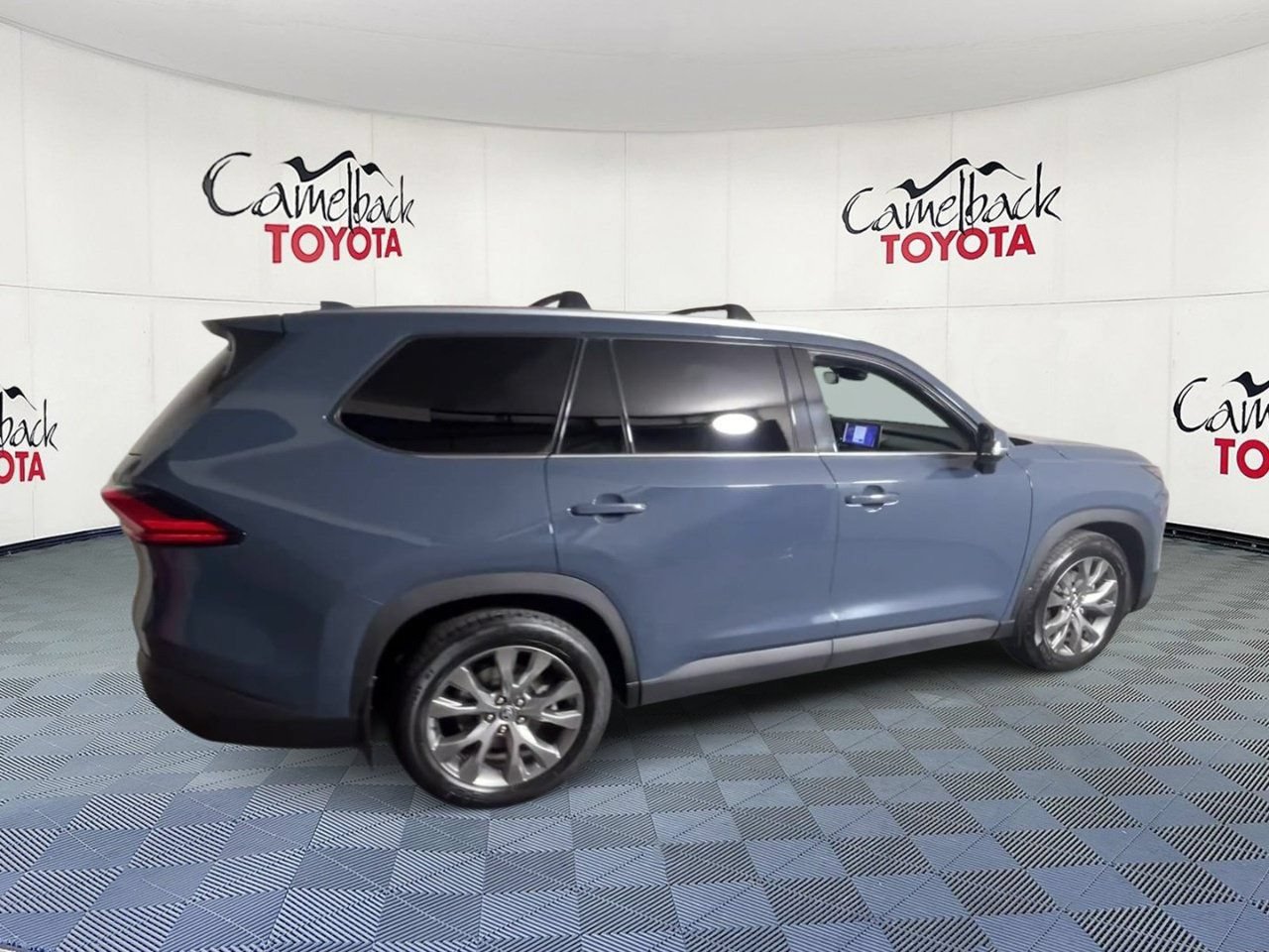 Used 2024 Toyota Grand Highlander AWD image 3